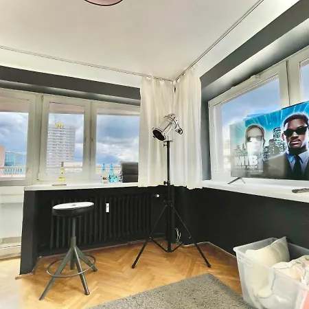 Super Silver 2xmetro Parking Wifi 300 Mb/s Nowy Netflix Hbo Appletv Filharmonia Warszawa